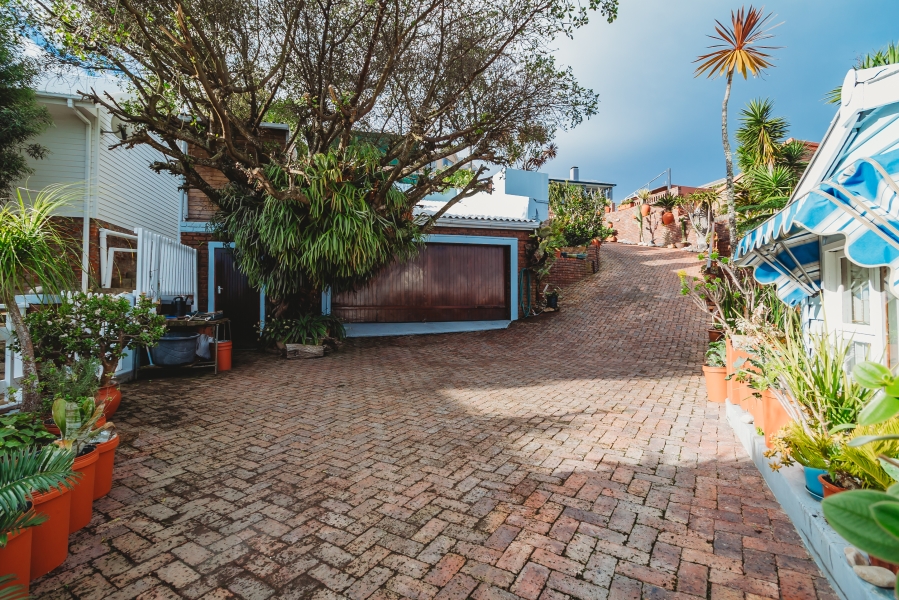 5 Bedroom Property for Sale in Herolds Bay Western Cape